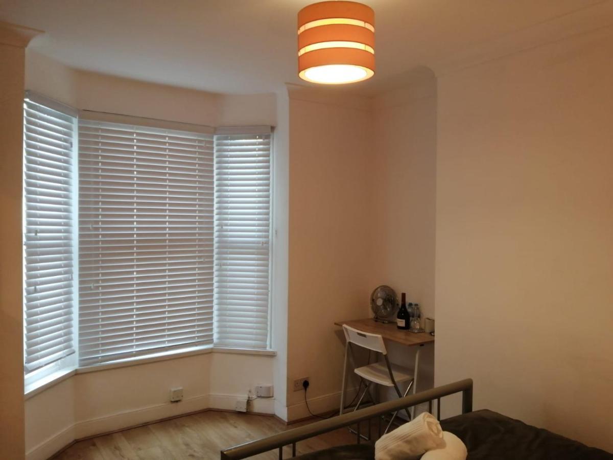 Central Stratford Cozy Double Room London Bagian luar foto