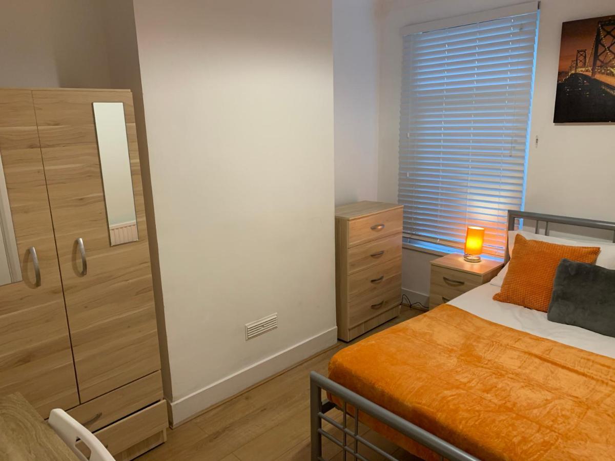 Central Stratford Cozy Double Room London Bagian luar foto