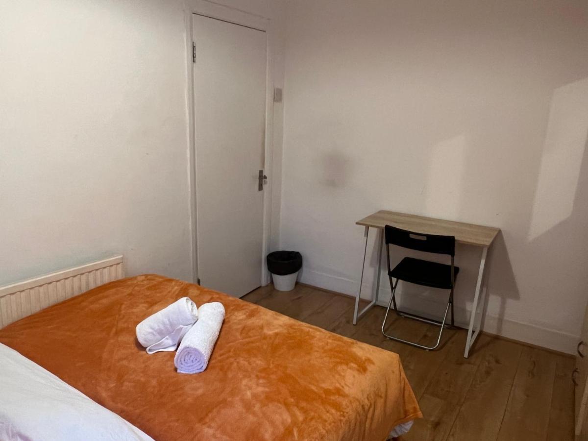 Central Stratford Cozy Double Room London Bagian luar foto