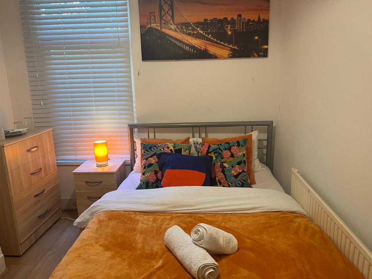 Central Stratford Cozy Double Room London Bagian luar foto